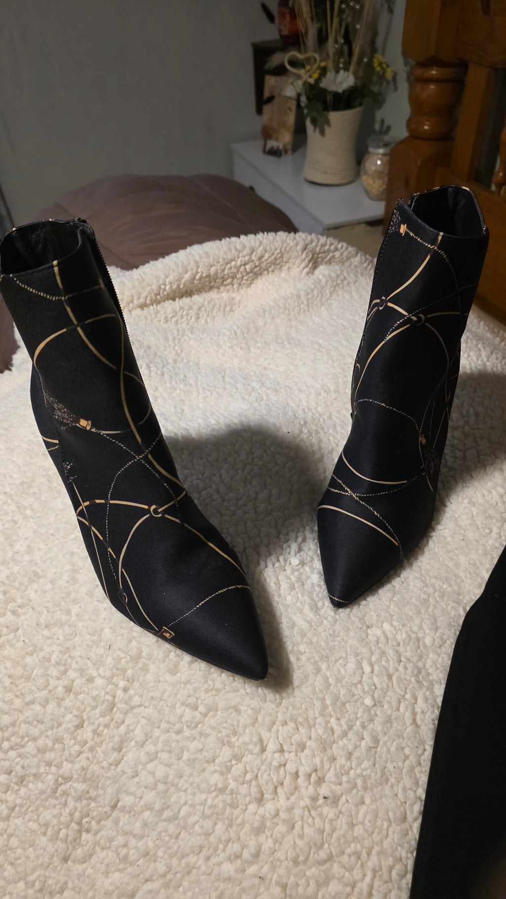 Womens 9.5 elegant stylish boots