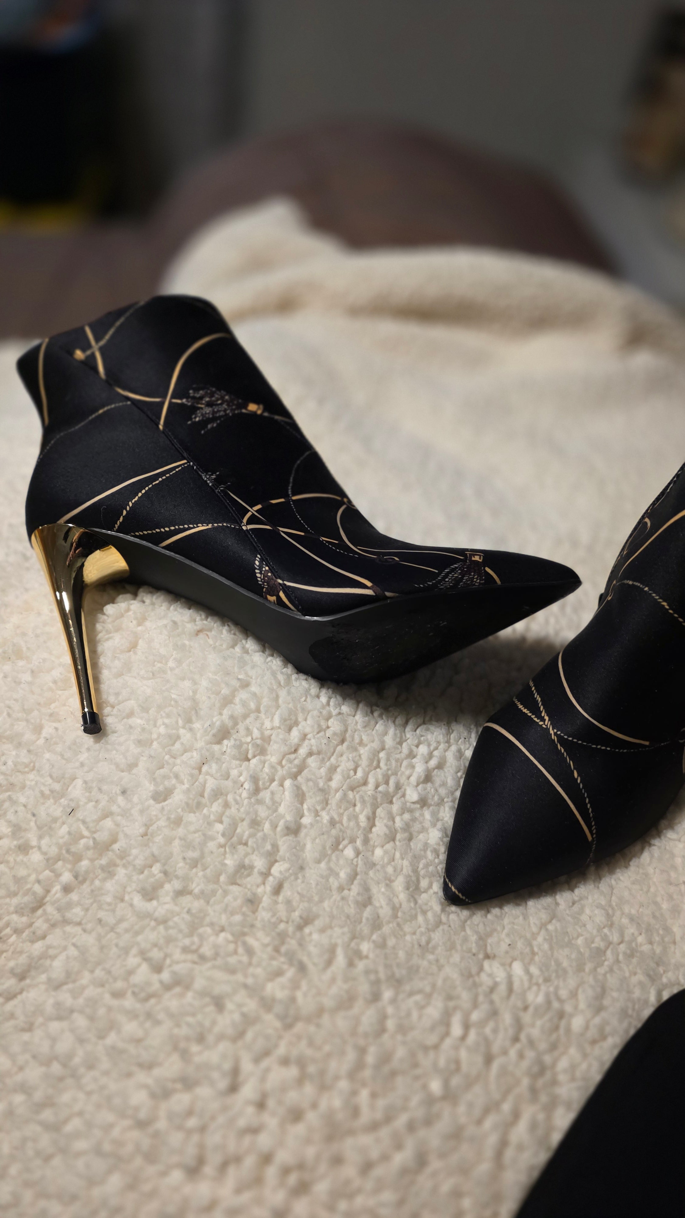 Womens 9.5 elegant stylish boots